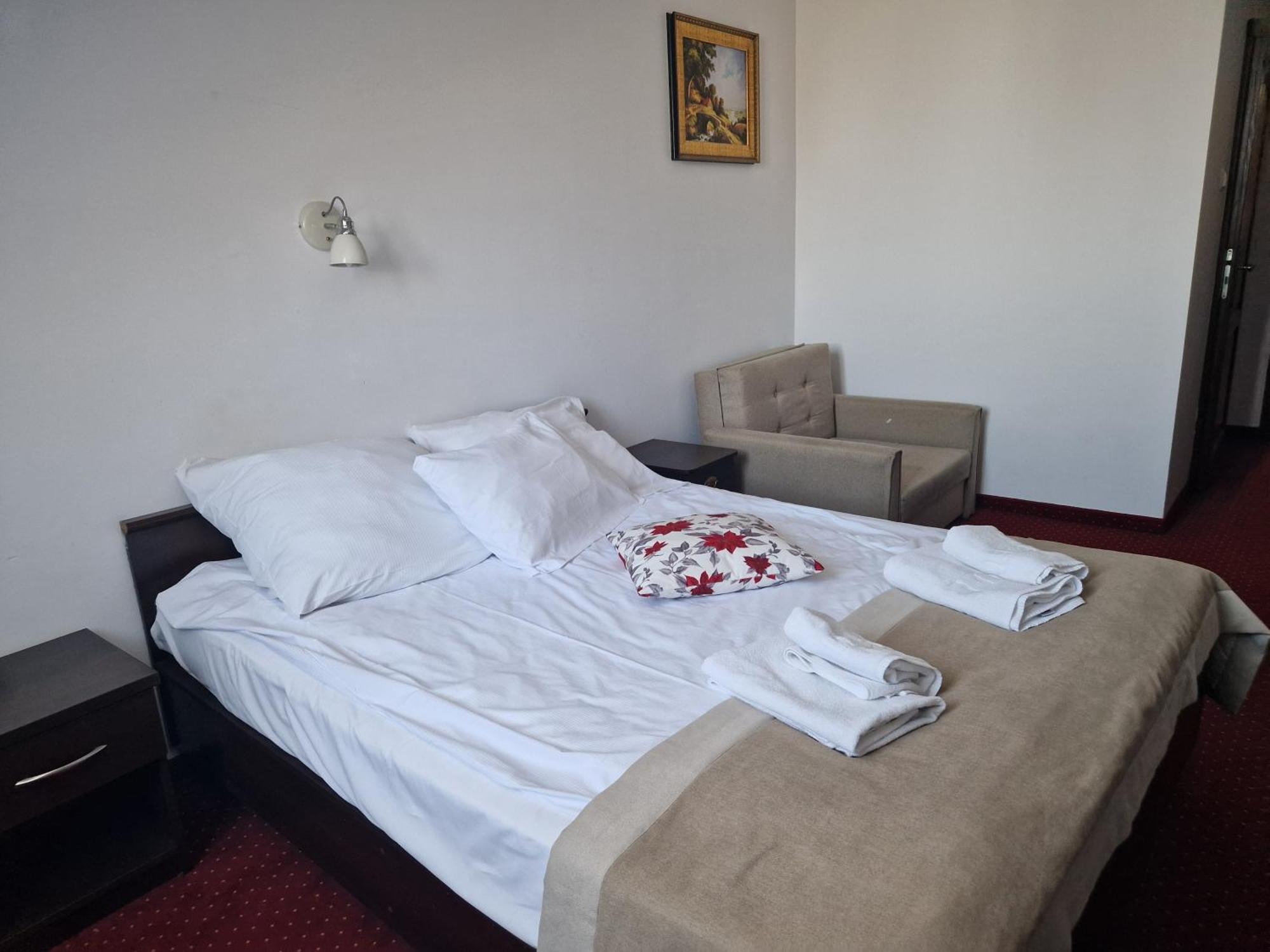 Korona Palace Leznica Wielka Ngoại thất bức ảnh