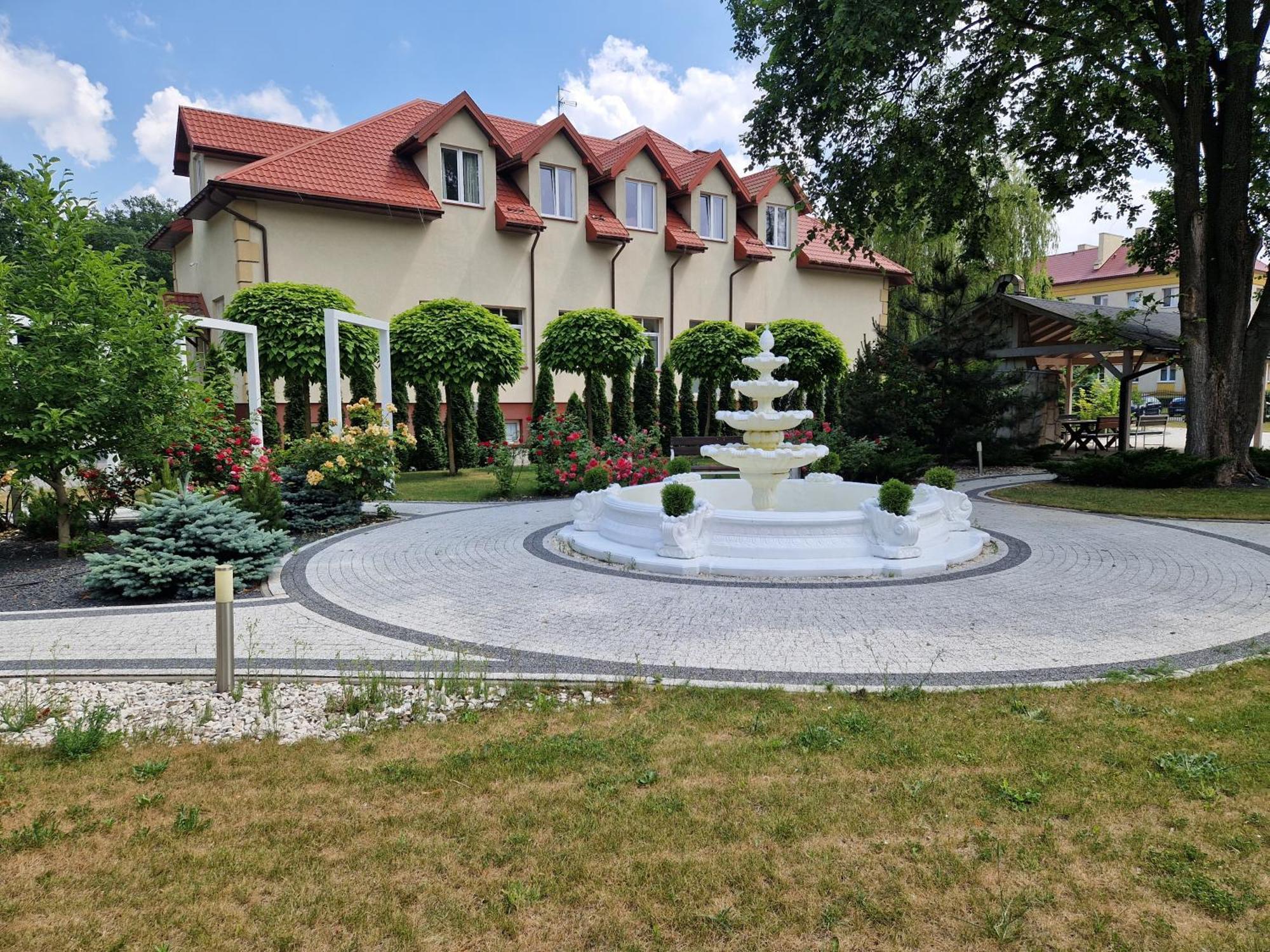 Korona Palace Leznica Wielka Ngoại thất bức ảnh