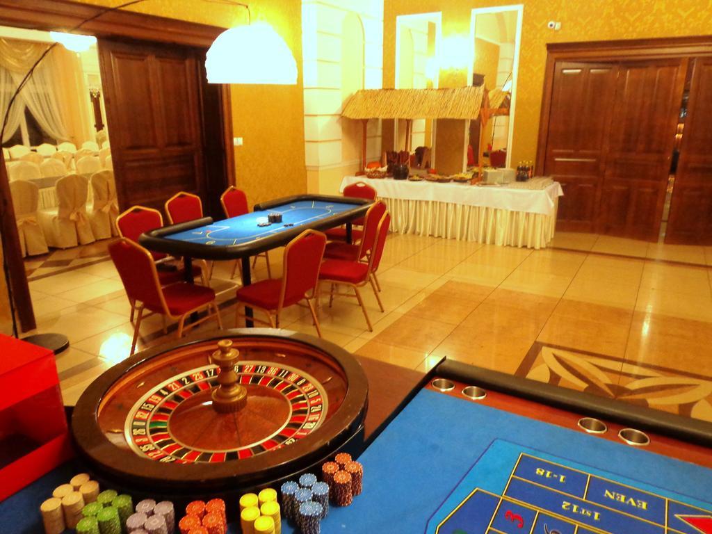 Korona Palace Leznica Wielka Ngoại thất bức ảnh